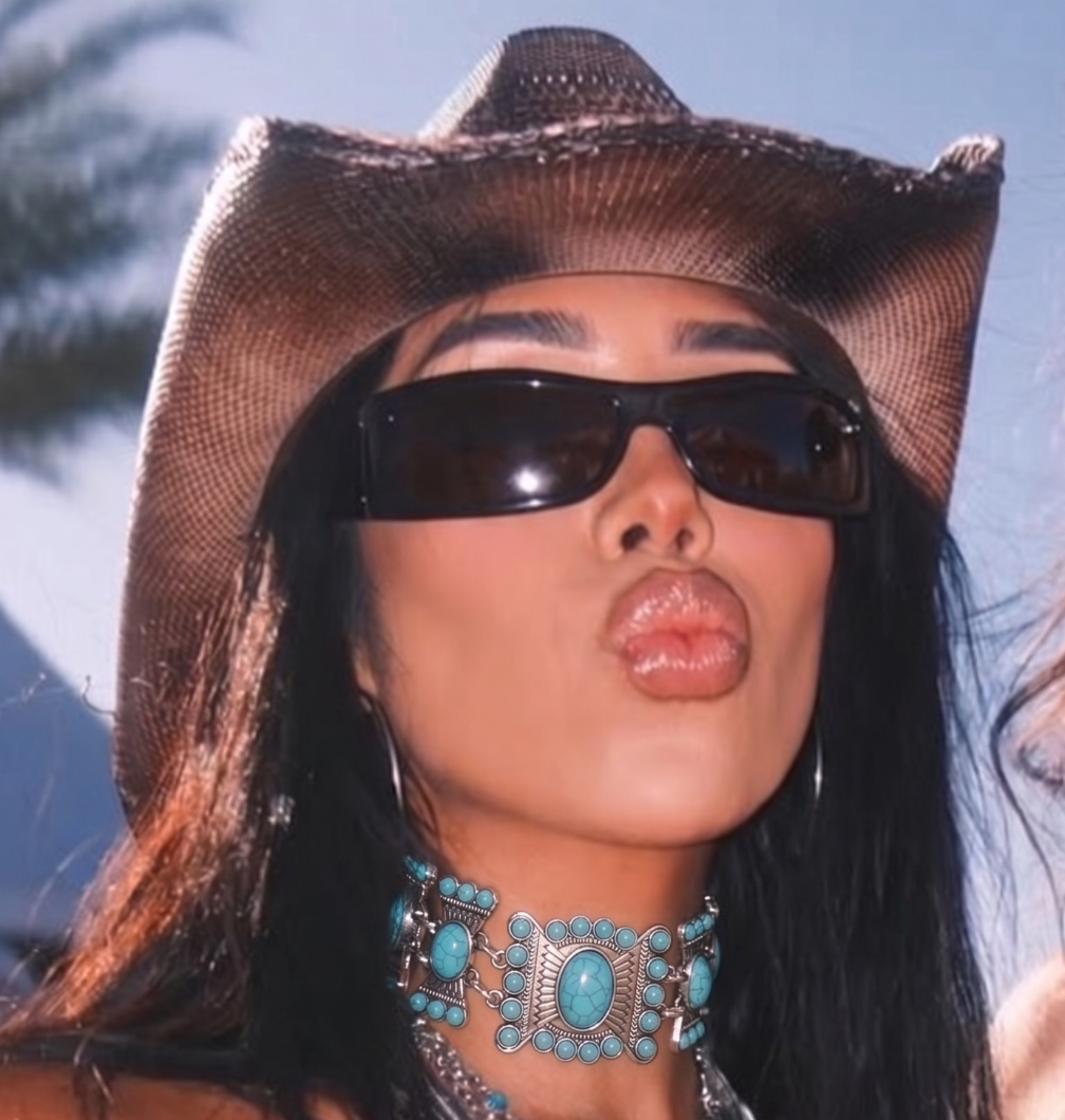 Stagecoach Queen Look