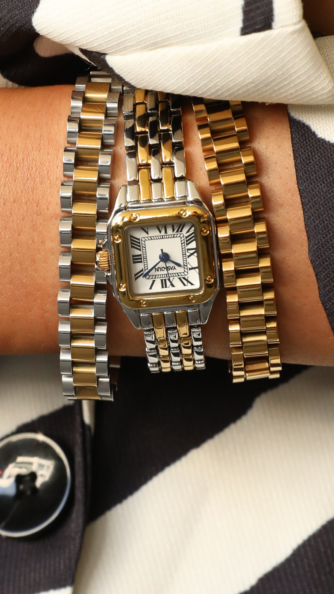MODEL OFF DUTY LOOK - HAND STACK 2