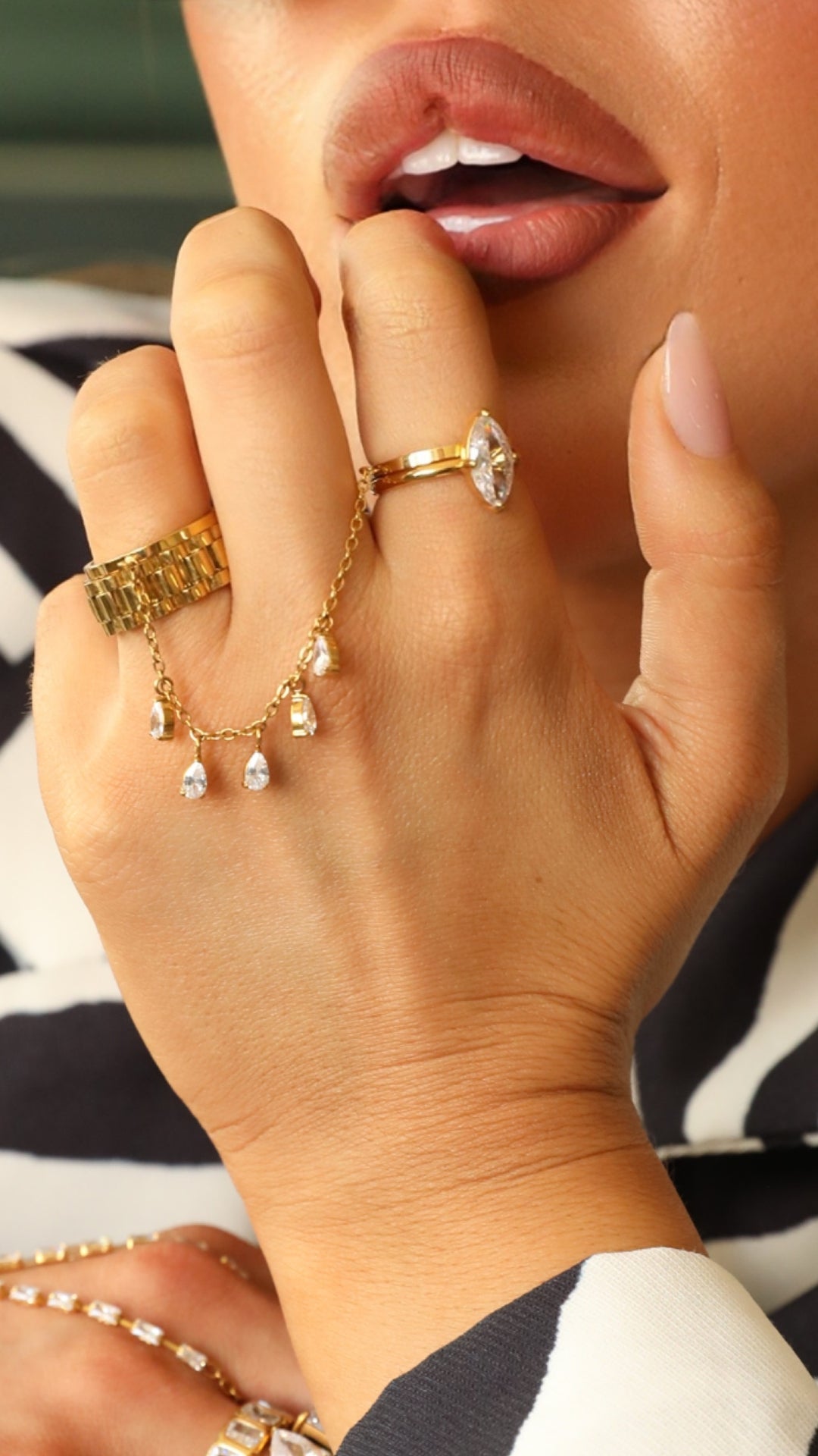 MODEL OFF DUTY - HAND STACK